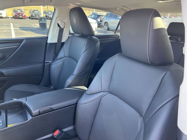 Used 2025 Lexus ES 300h w/ Premium Package image 9