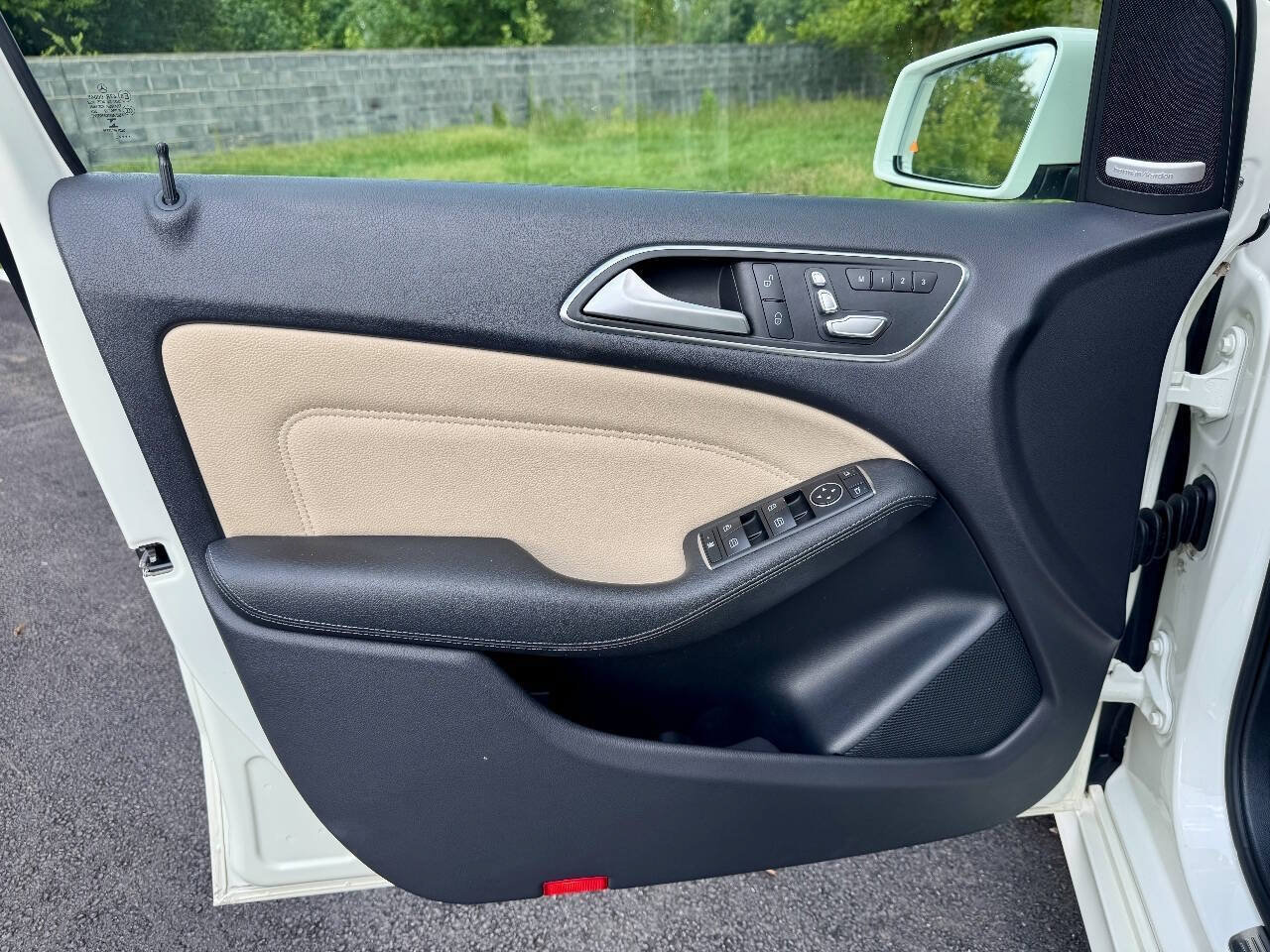 Used 2015 Mercedes-Benz B 250e image 24
