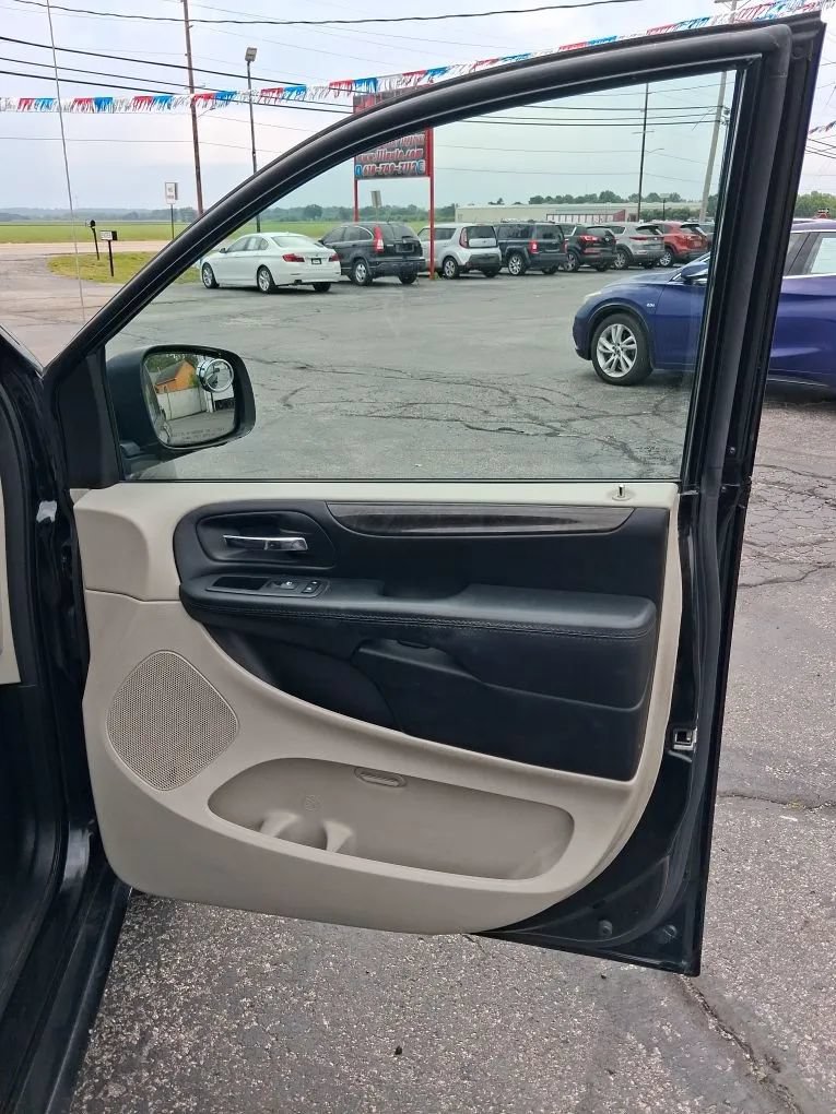 Used 2018 Dodge Grand Caravan SE w/ UConnect Hands-Free Group FWD image 27