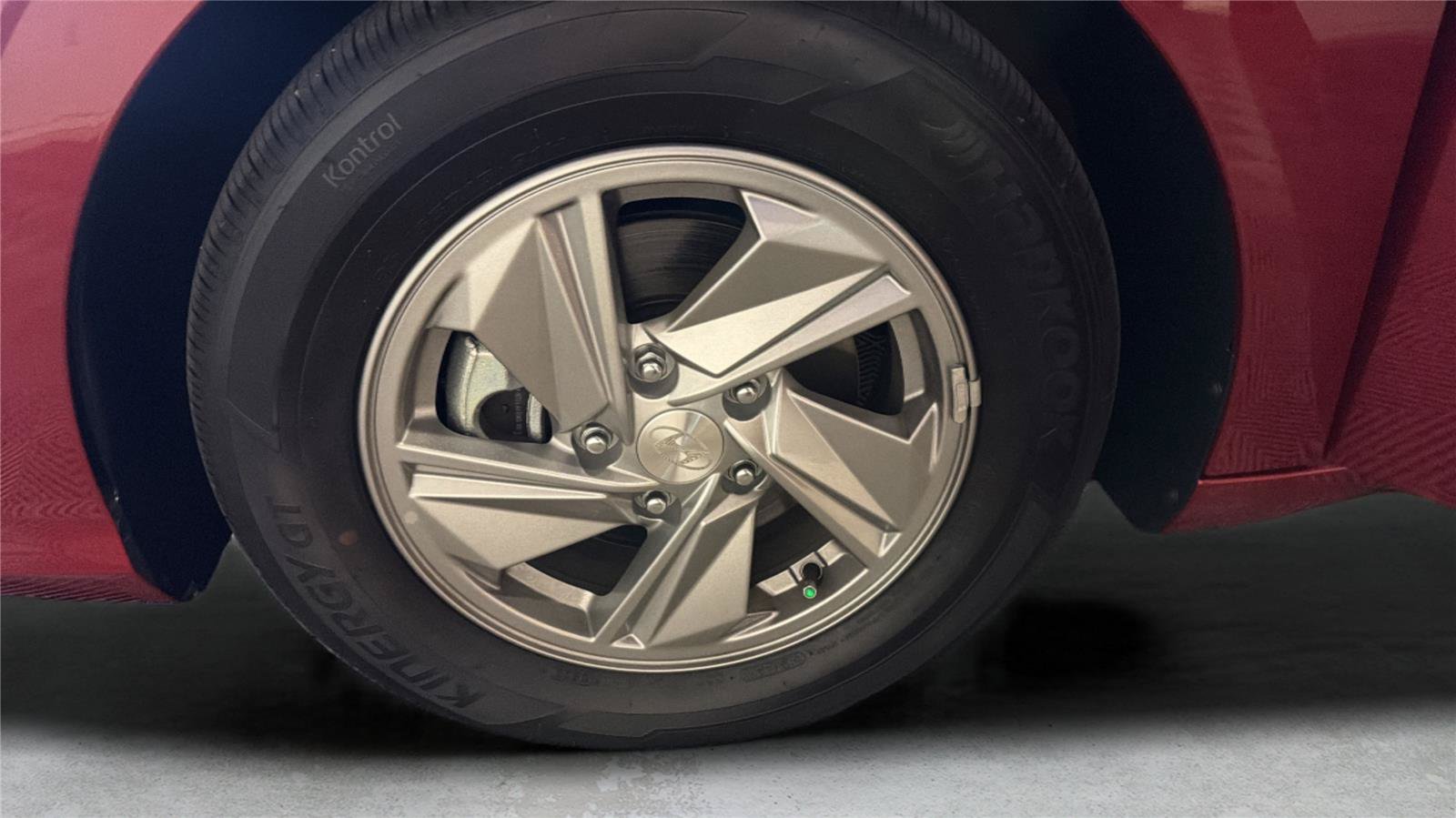 Certified 2026 Hyundai Elantra SE FWD image 23