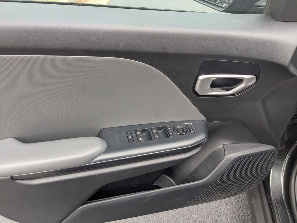Used 2025 Kia K4 LXS image 55