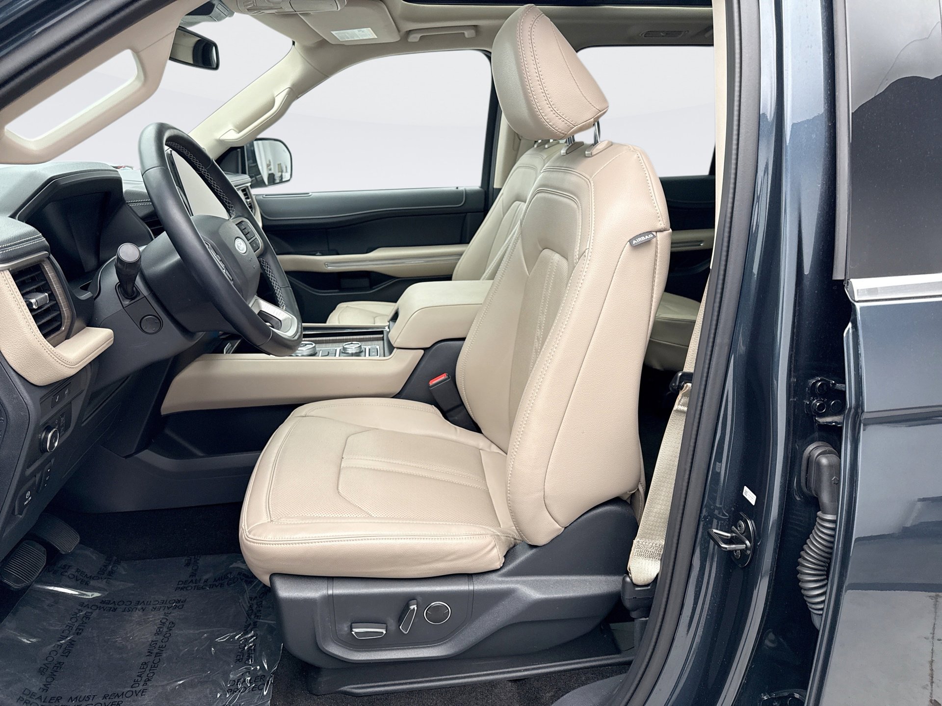 Used 2022 Ford Expedition Limited image 11