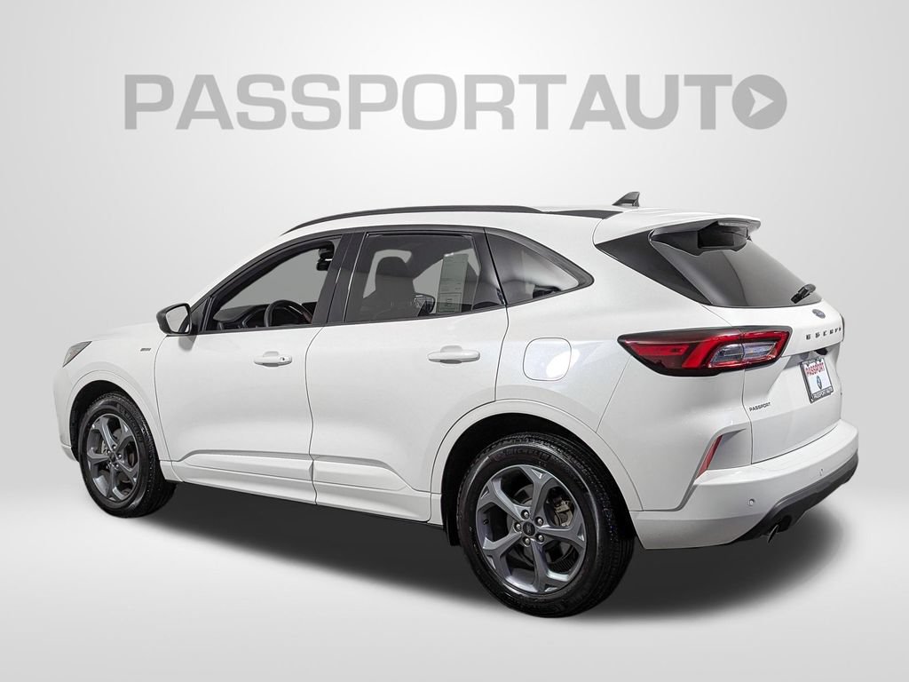 Used 2023 Ford Escape ST-Line w/ Tech Pack #1 AWD/4WD image 3
