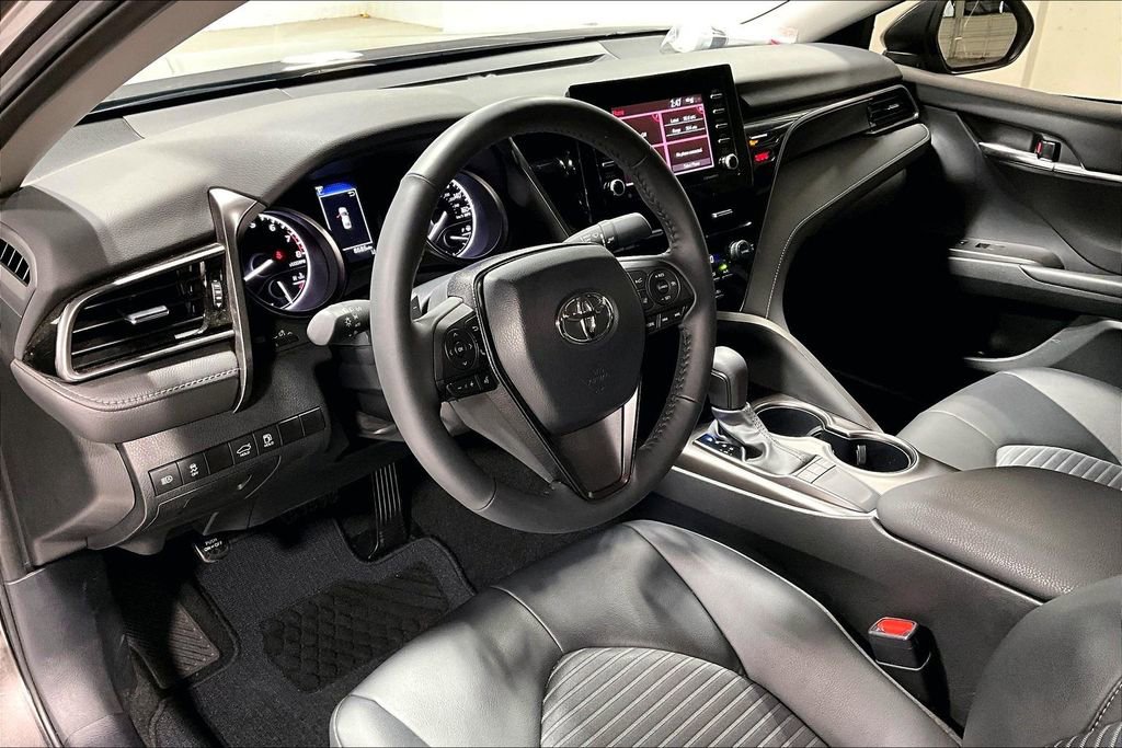 Used 2024 Toyota Camry SE image 16