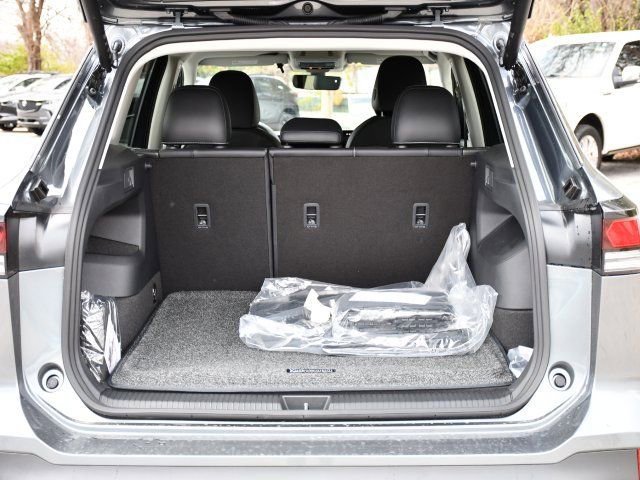 New 2026 Volkswagen Tiguan SE FWD image 27