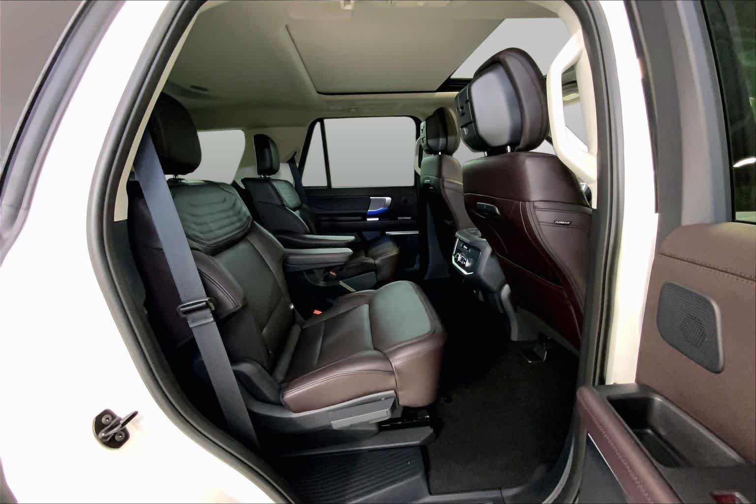 Used 2026 Ford Expedition Platinum w/ Platinum Ultimate Package AWD/4WD image 19