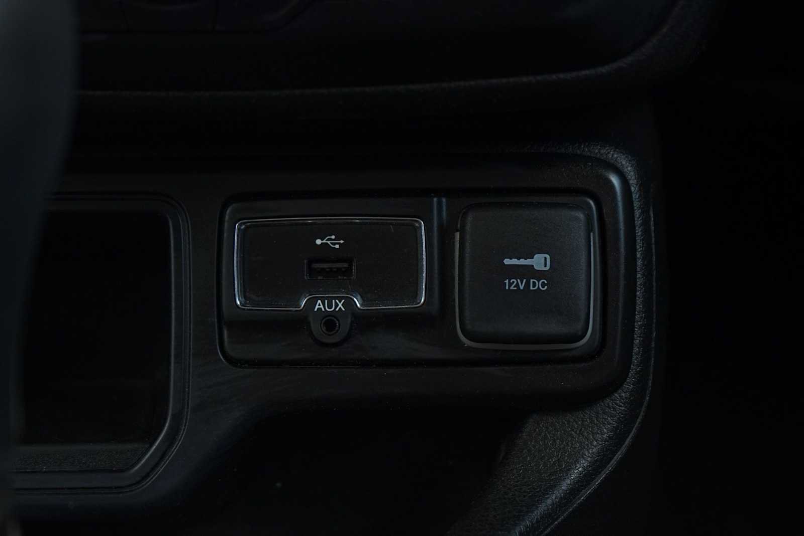 Used 2018 Jeep Renegade Altitude FWD image 22
