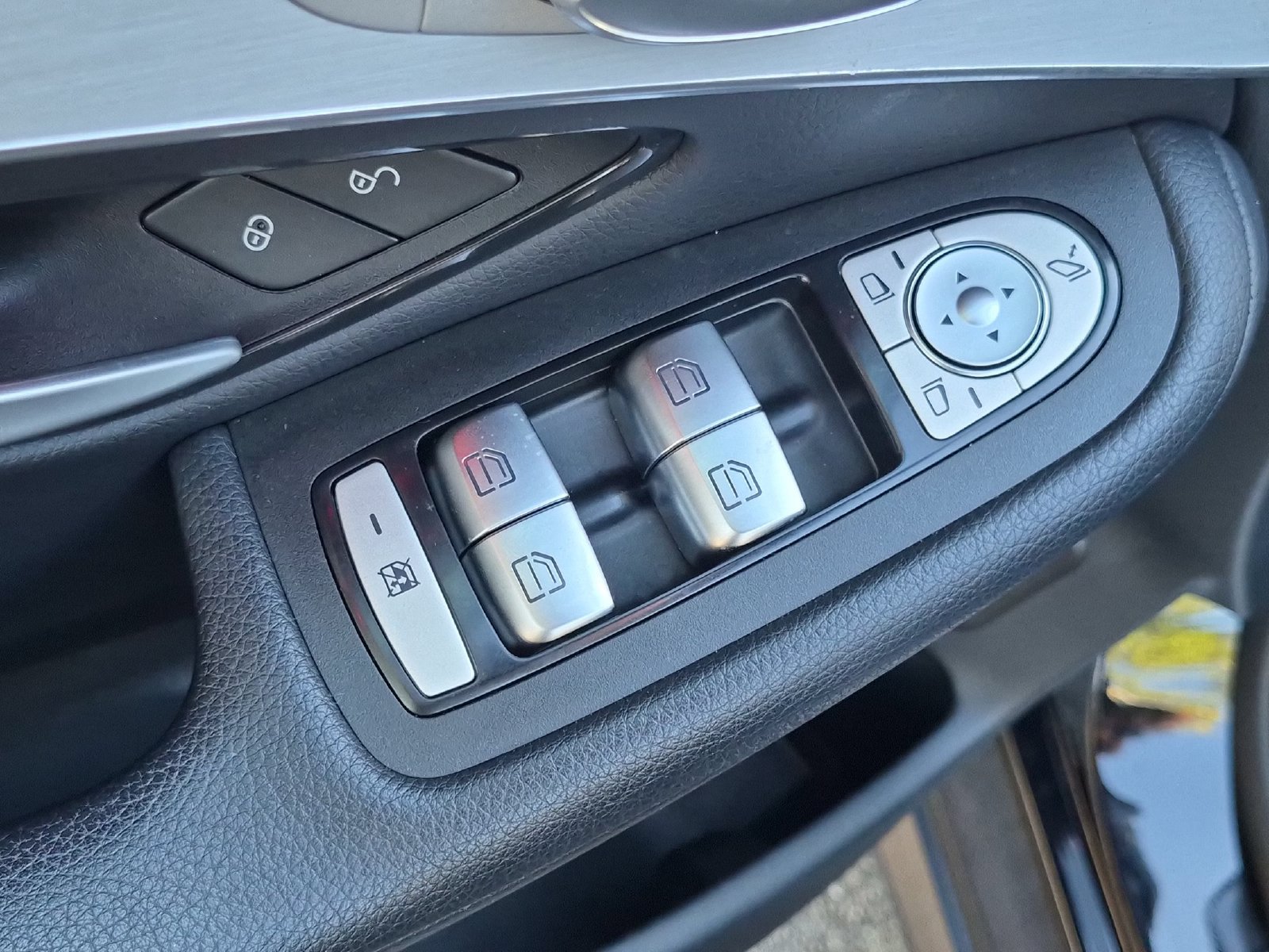 Used 2022 Mercedes-Benz GLC 300 4MATIC image 13
