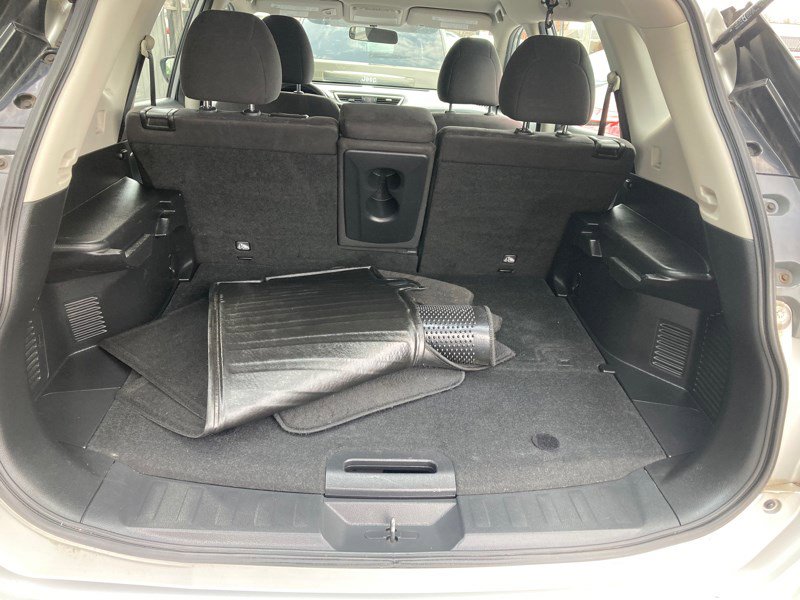 Used 2015 Nissan Rogue S image 16