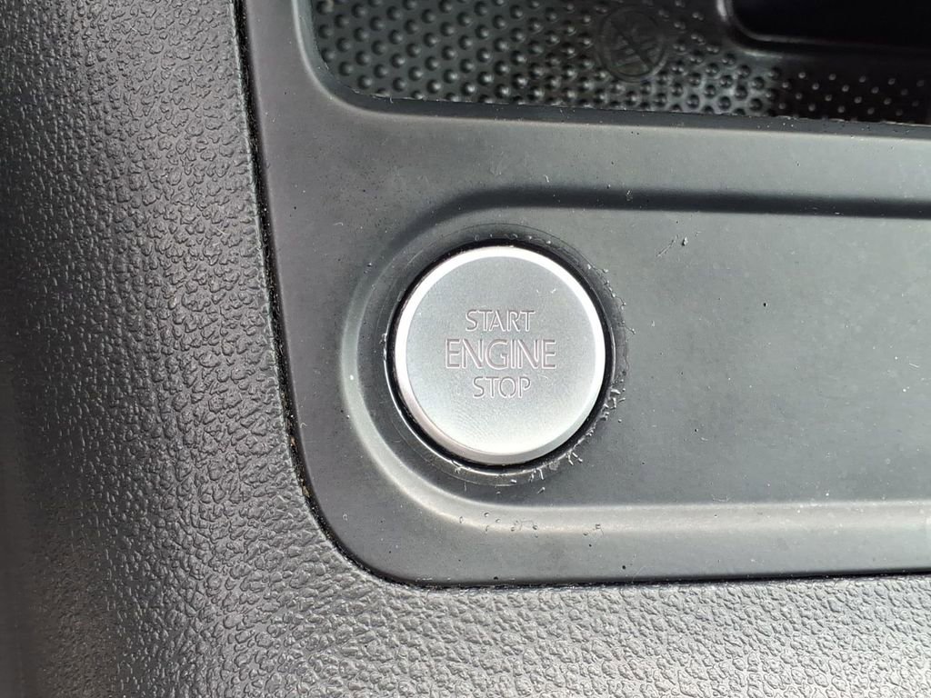 Used 2017 Volkswagen Tiguan S image 13