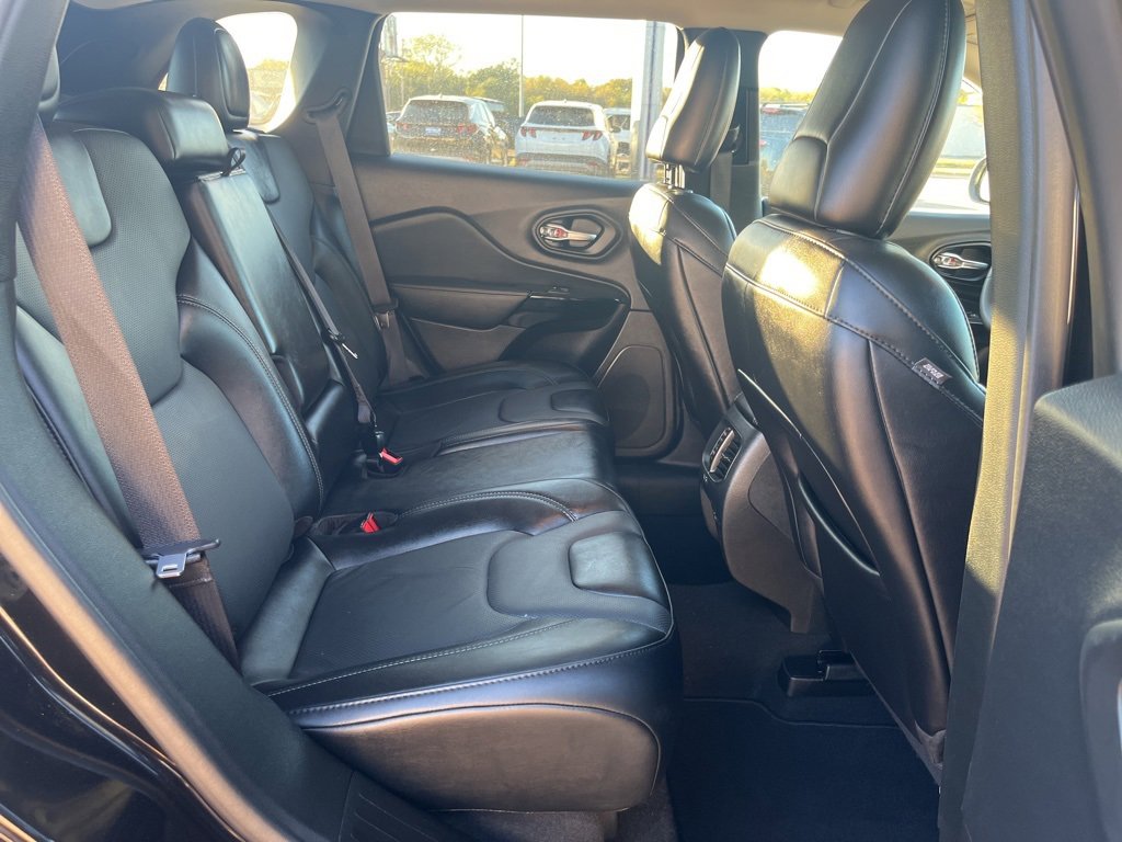 Used 2023 Jeep Cherokee Altitude Lux image 19