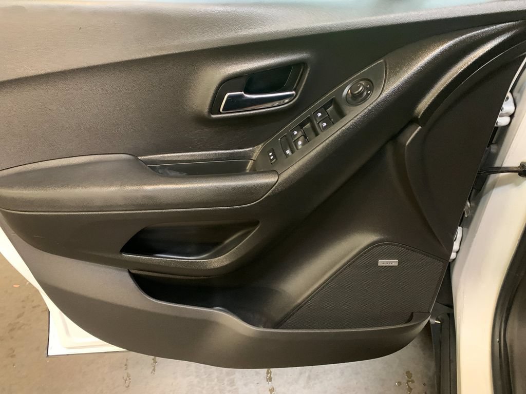 Used 2021 Chevrolet Equinox LT FWD image 12