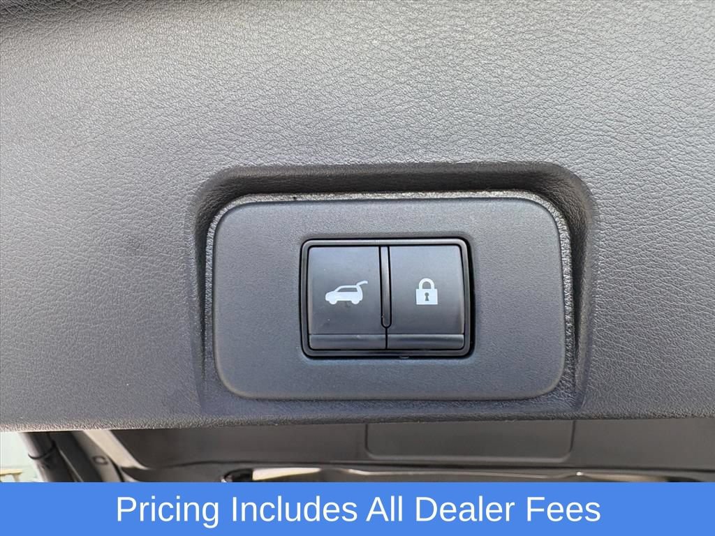 Used 2025 Nissan Rogue SV AWD/4WD image 25