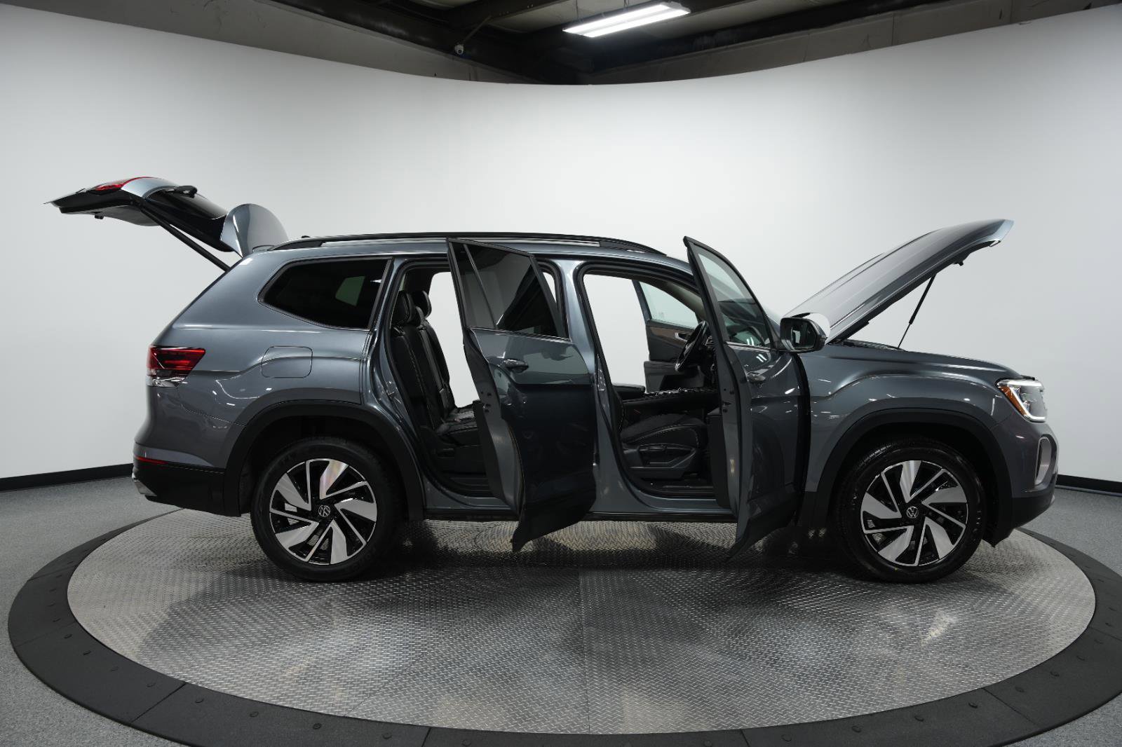 Used 2024 Volkswagen Atlas SE image 10