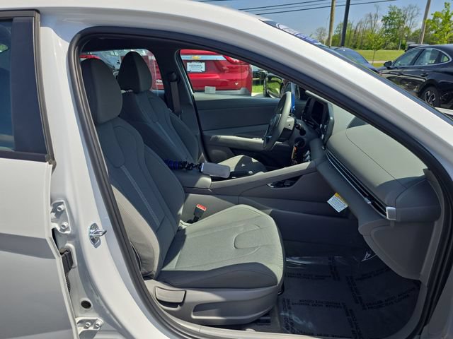 Used 2025 Hyundai Elantra SE FWD image 23