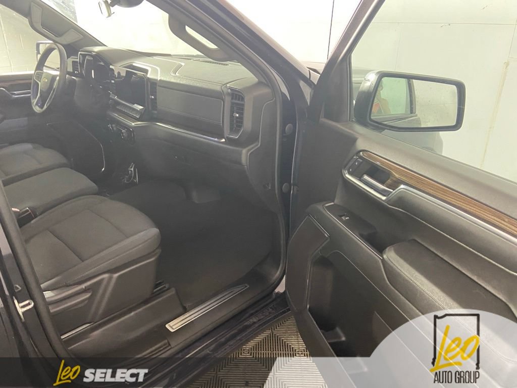 Used 2023 Chevrolet Silverado 1500 LT AWD/4WD image 17