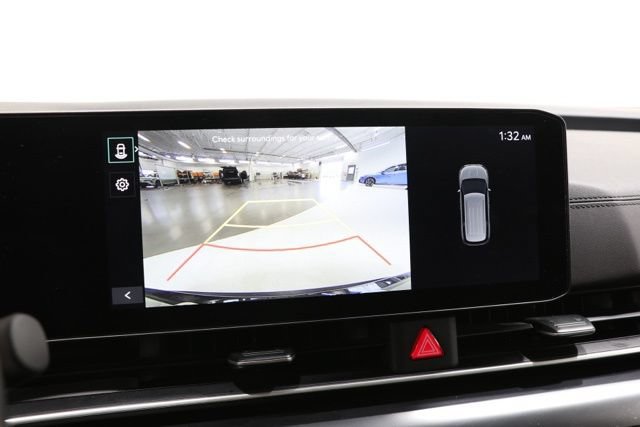 Used 2025 Kia Carnival FWD image 26