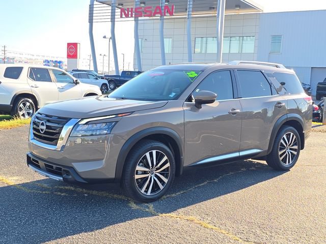Certified 2025 Nissan Pathfinder Platinum w/ Cargo Package FWD image 7