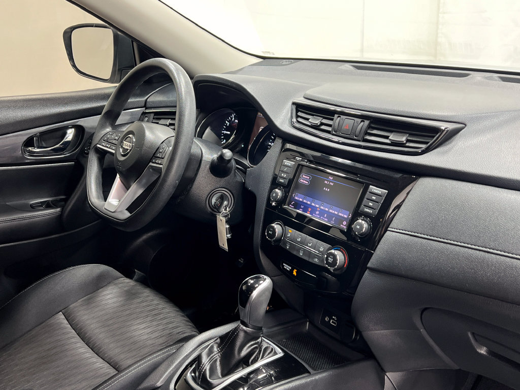 Used 2018 Nissan Rogue S AWD/4WD image 18