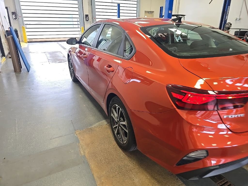 Used 2023 Kia Forte LXS w/ LXS Technology Package FWD image 2