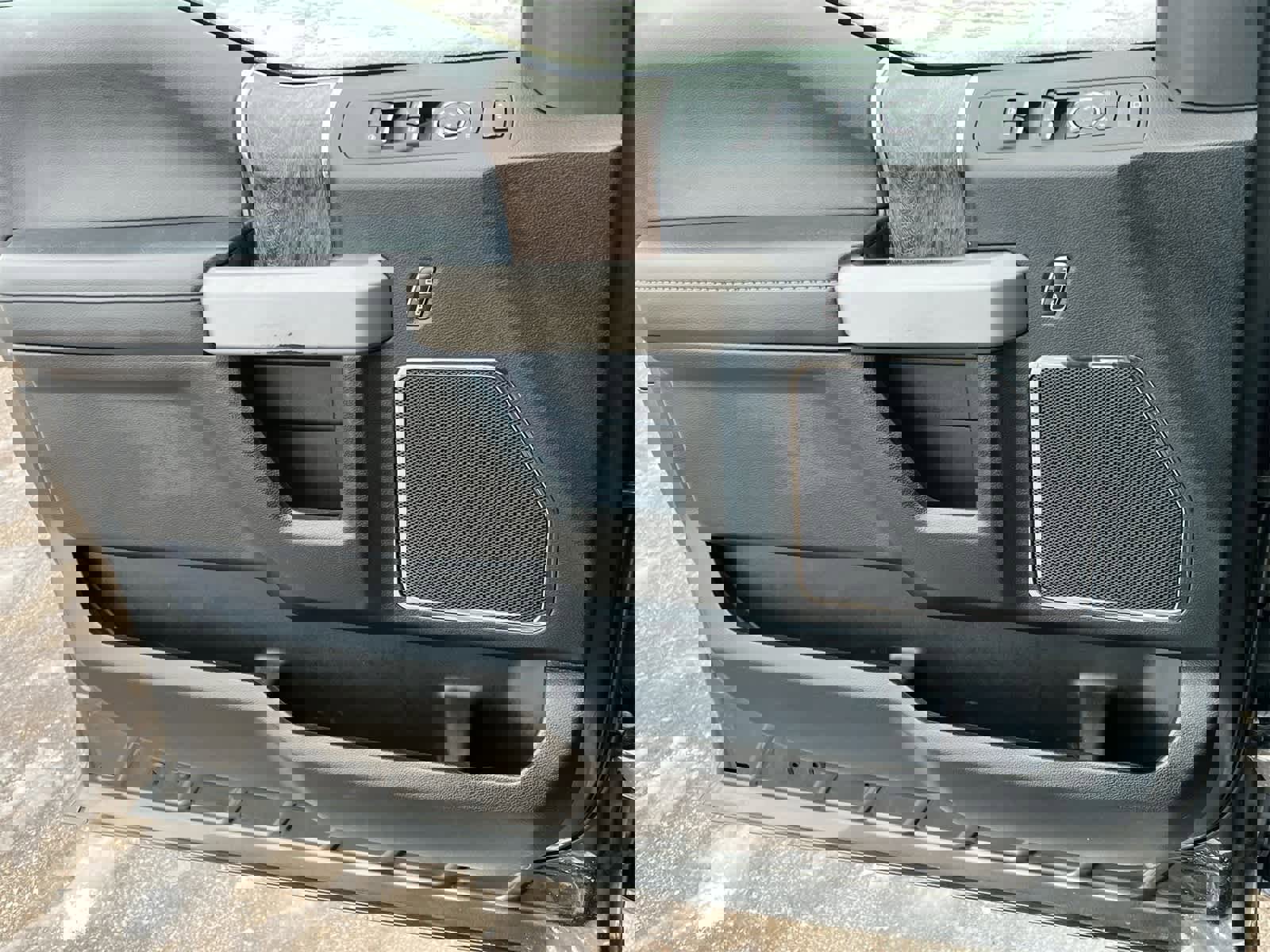 Used 2019 Ford F350 Lariat w/ Chrome Package image 30