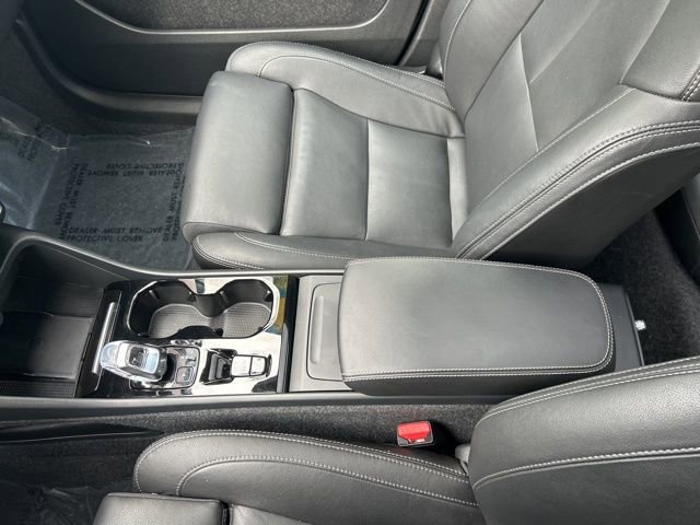 Certified 2025 Volvo XC40 B5 Plus AWD/4WD image 26