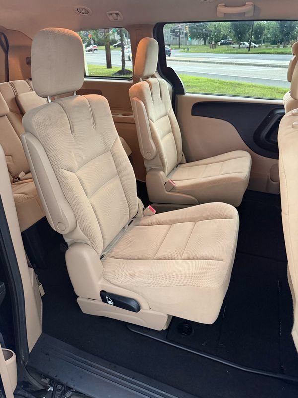 Used 2016 Dodge Grand Caravan SXT w/ Rear Park Assist Package FWD image 14