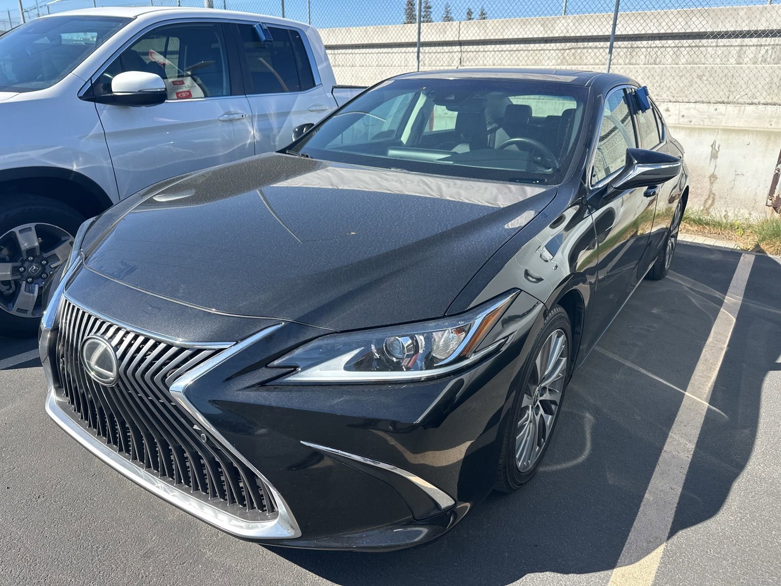 Used 2019 Lexus ES 350 w/ Premium Package image 2