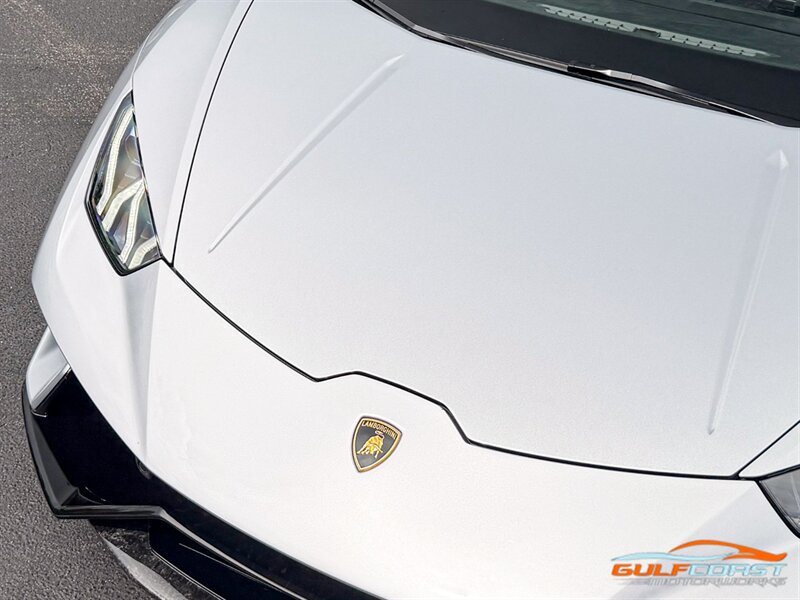 Used 2019 Lamborghini Huracan Performante AWD/4WD image 4