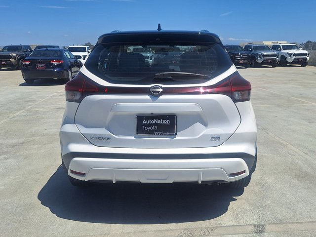 Used 2023 Nissan Kicks SR w/ SR Premium Package FWD image 6