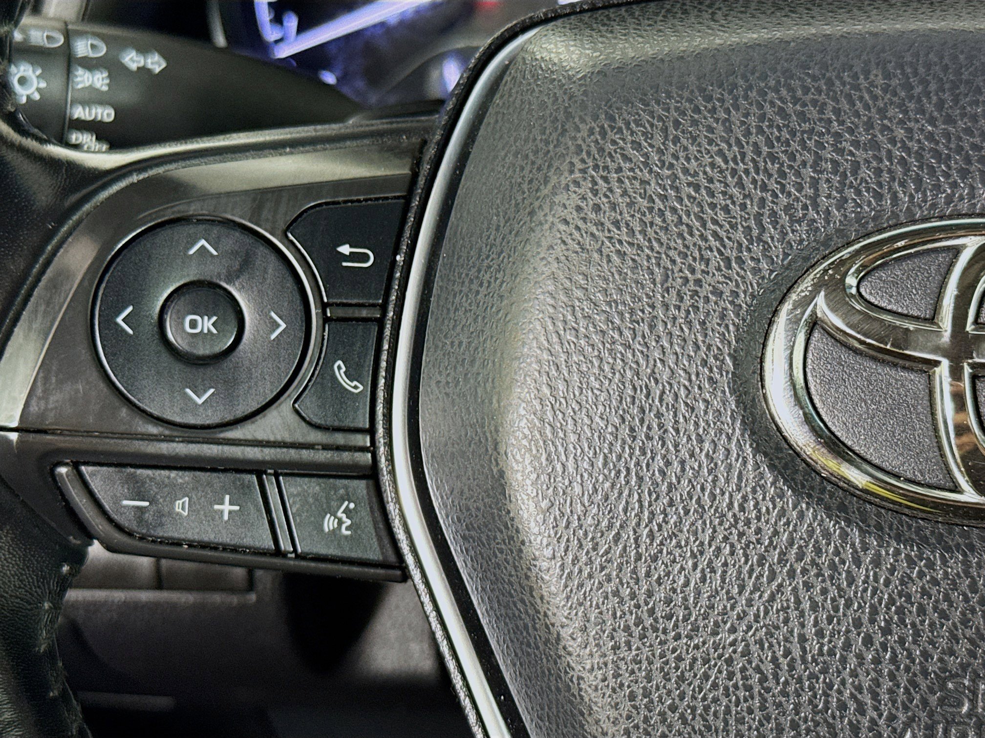 Used 2019 Toyota Camry SE FWD image 13