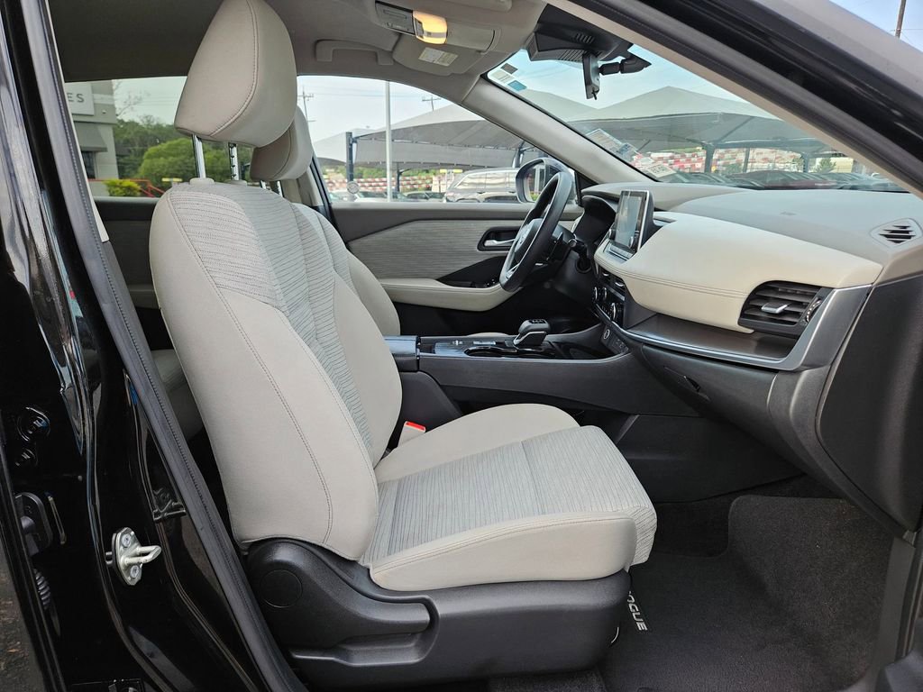 Used 2023 Nissan Rogue SV image 30