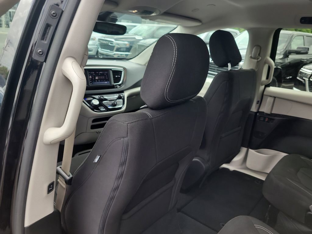 Used 2024 Chrysler Voyager LX image 9