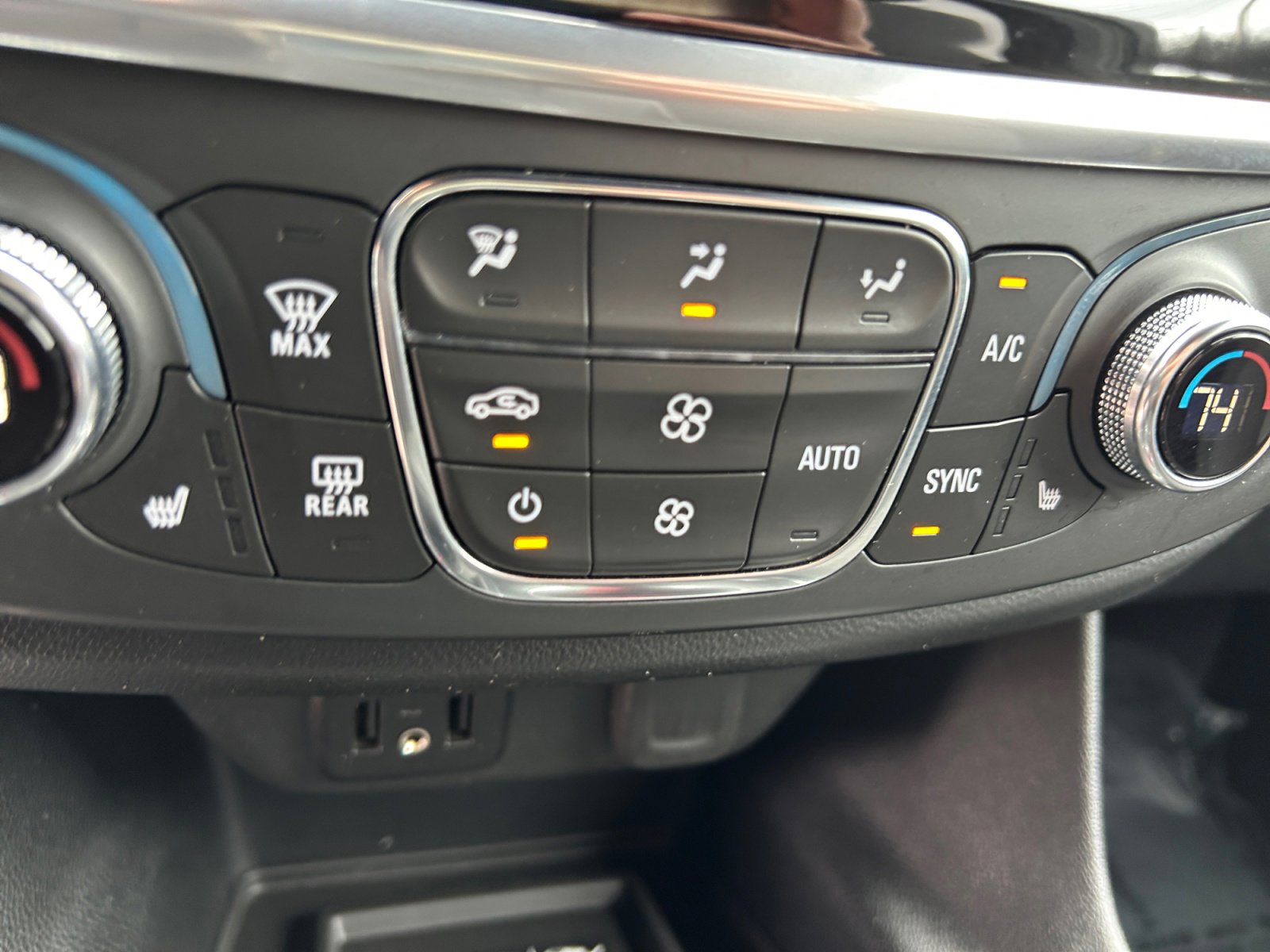 Used 2022 Chevrolet Traverse LT image 21