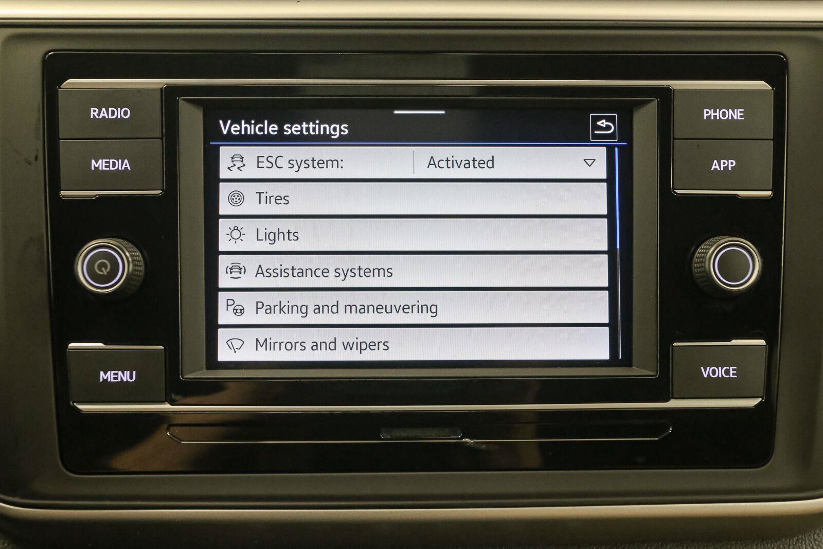 Certified 2022 Volkswagen Atlas Cross Sport SE AWD/4WD image 28