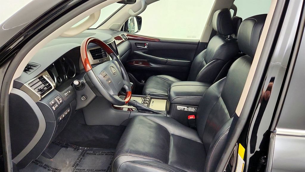 Used 2013 Lexus LX 570 4WD w/ Luxury Pkg image 20