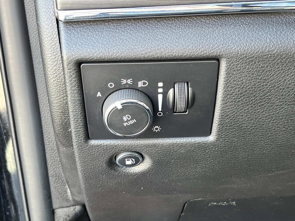 Used 2019 Jeep Grand Cherokee Limited w/ Trailer Tow Group IV image 29