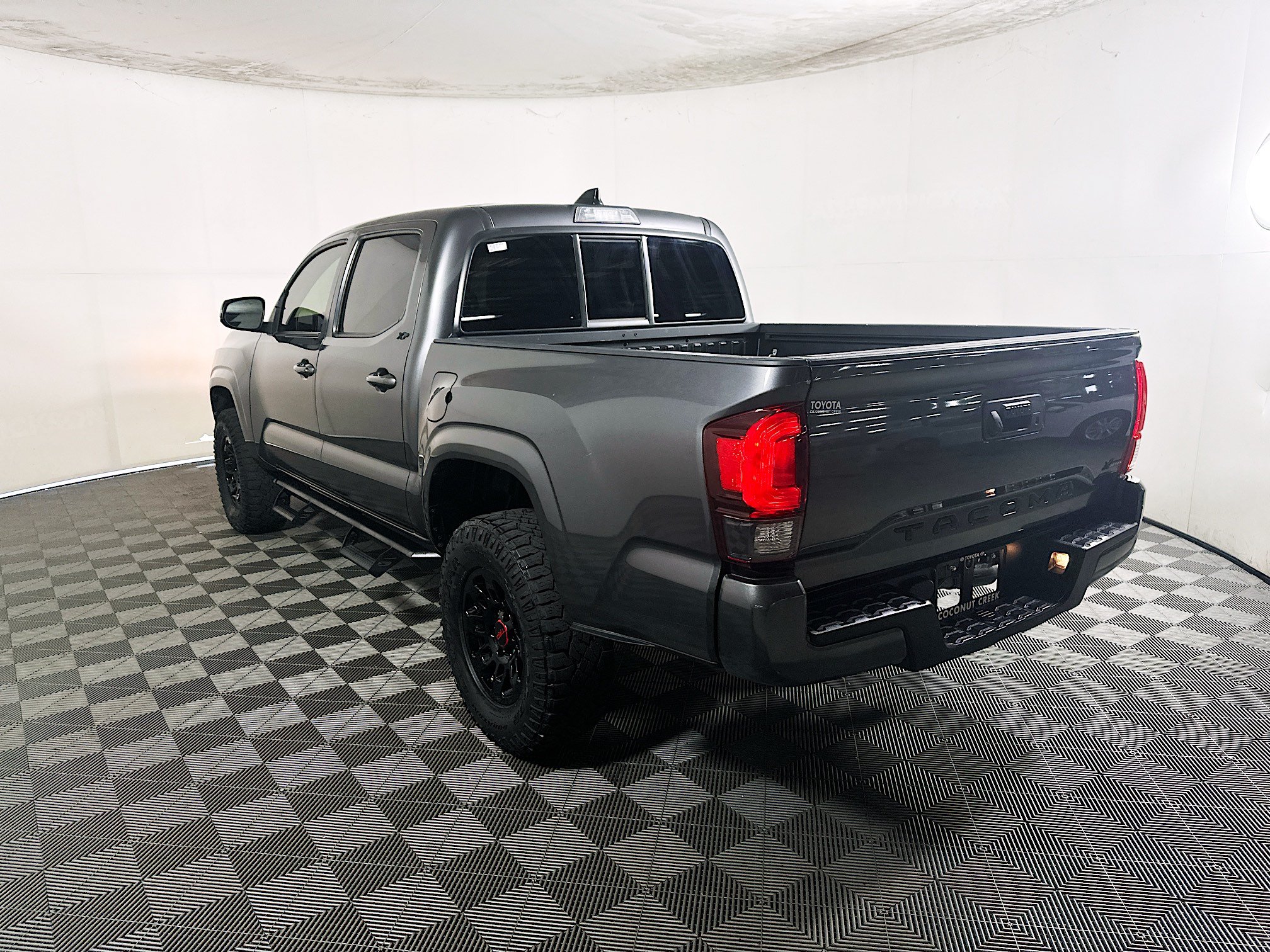 Used 2023 Toyota Tacoma SR w/ SR Convenience Package RWD image 5