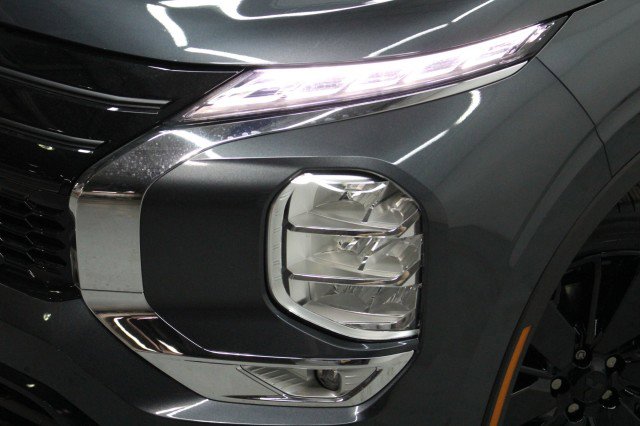 New 2026 Mitsubishi Outlander LE FWD image 2