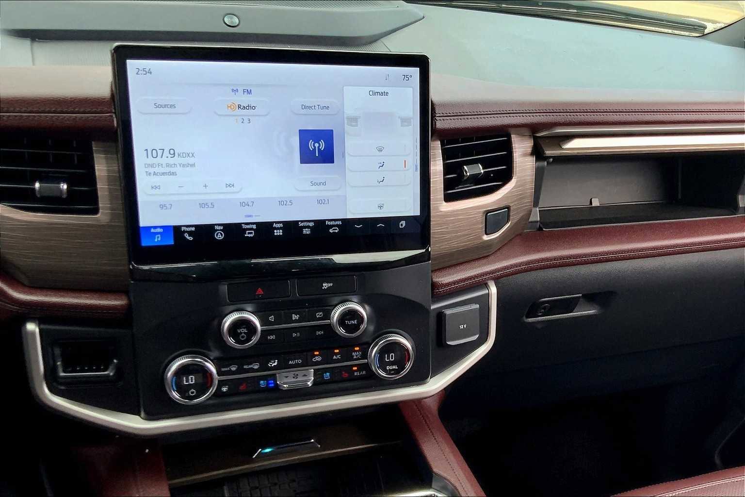 Used 2022 Ford Expedition Limited image 6