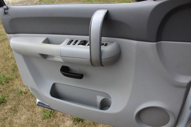 Used 2007 Chevrolet Silverado 2500 W/T AWD/4WD image 21