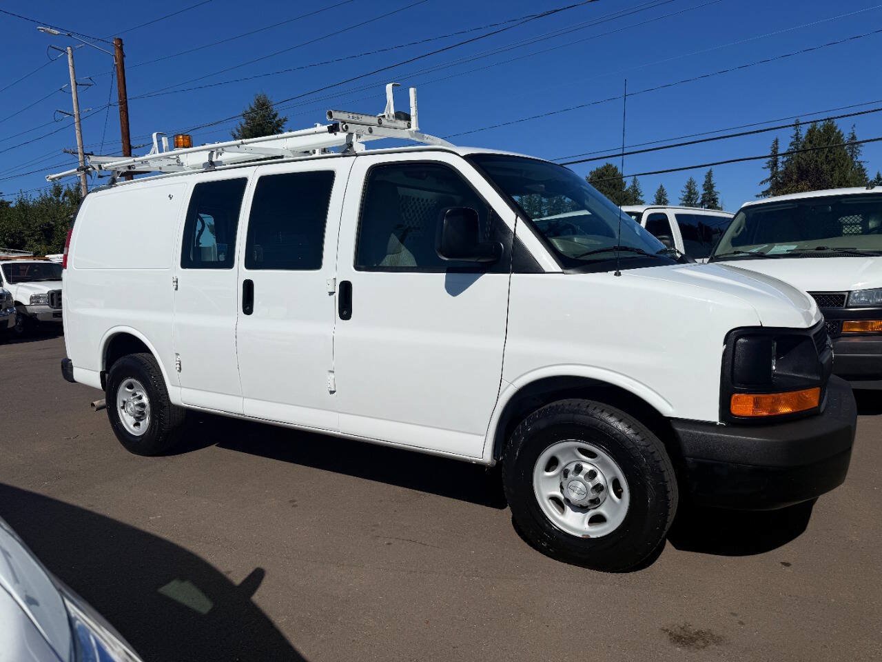 Used 2015 Chevrolet Express 2500 RWD image 3
