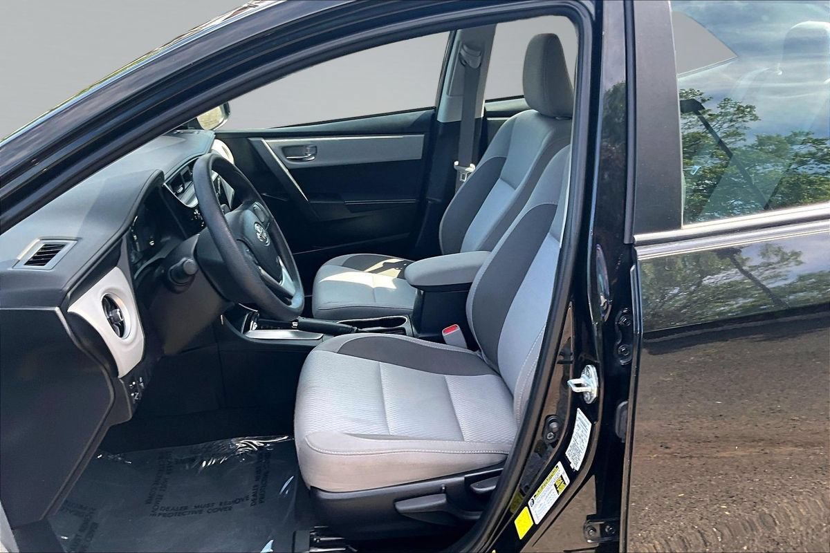 Used 2017 Toyota Corolla LE w/ Carpet Mat Package (TMS) FWD image 10