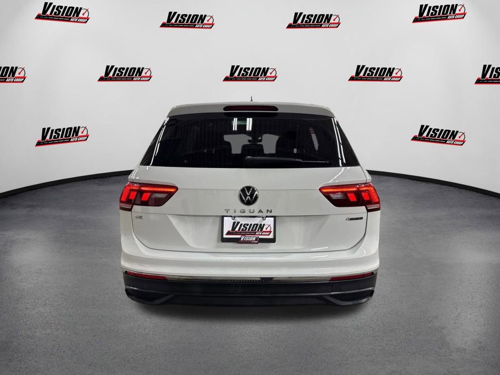 Used 2022 Volkswagen Tiguan SE image 6