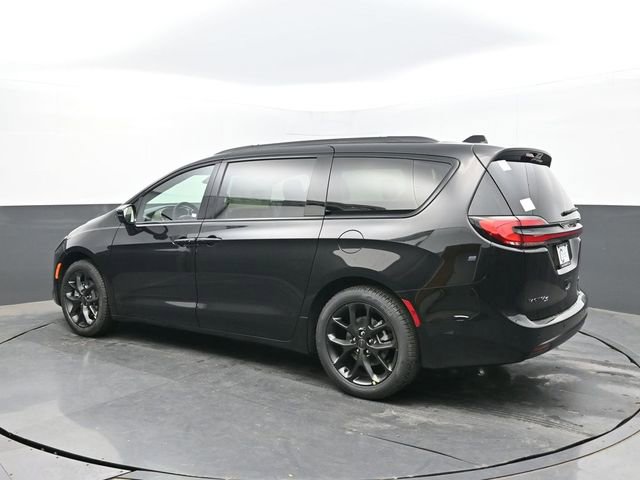 New 2027 Chrysler Pacifica Limited FWD image 3