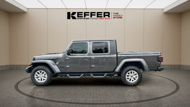 Used 2023 Jeep Gladiator Sport AWD/4WD image 2