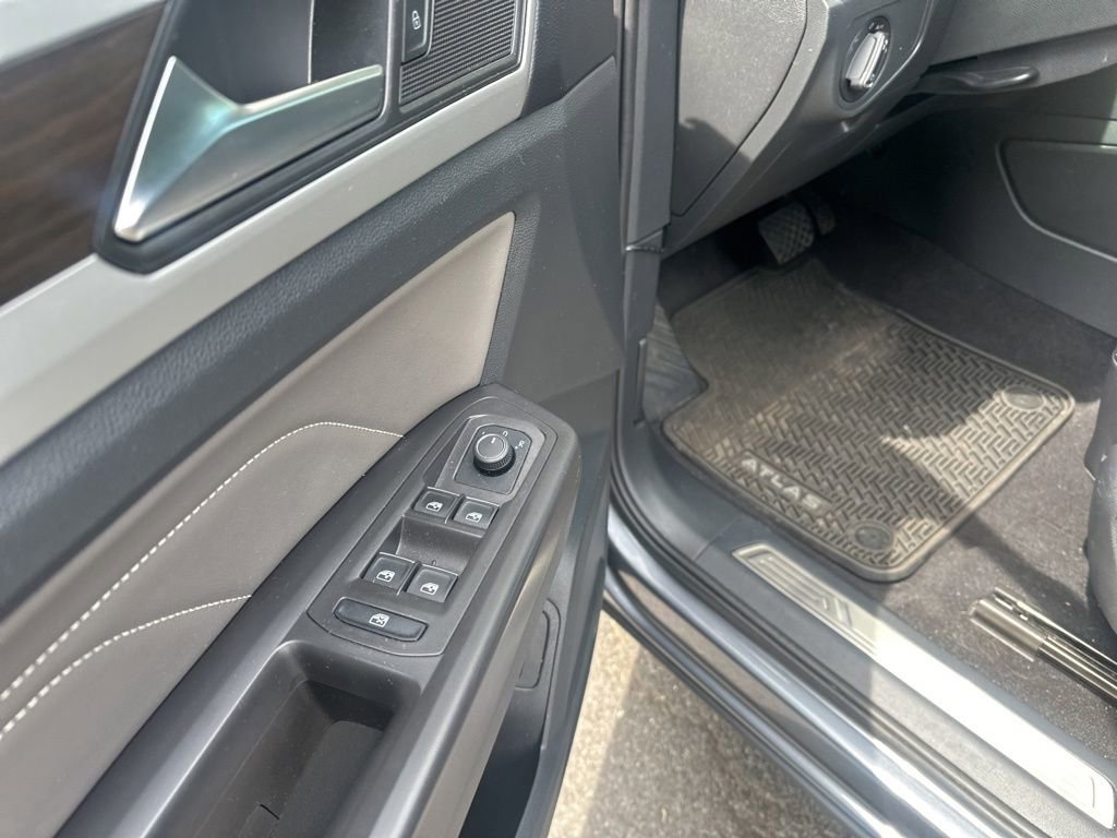Used 2023 Volkswagen Atlas SE w/ Panoramic Sunroof Package AWD/4WD image 12