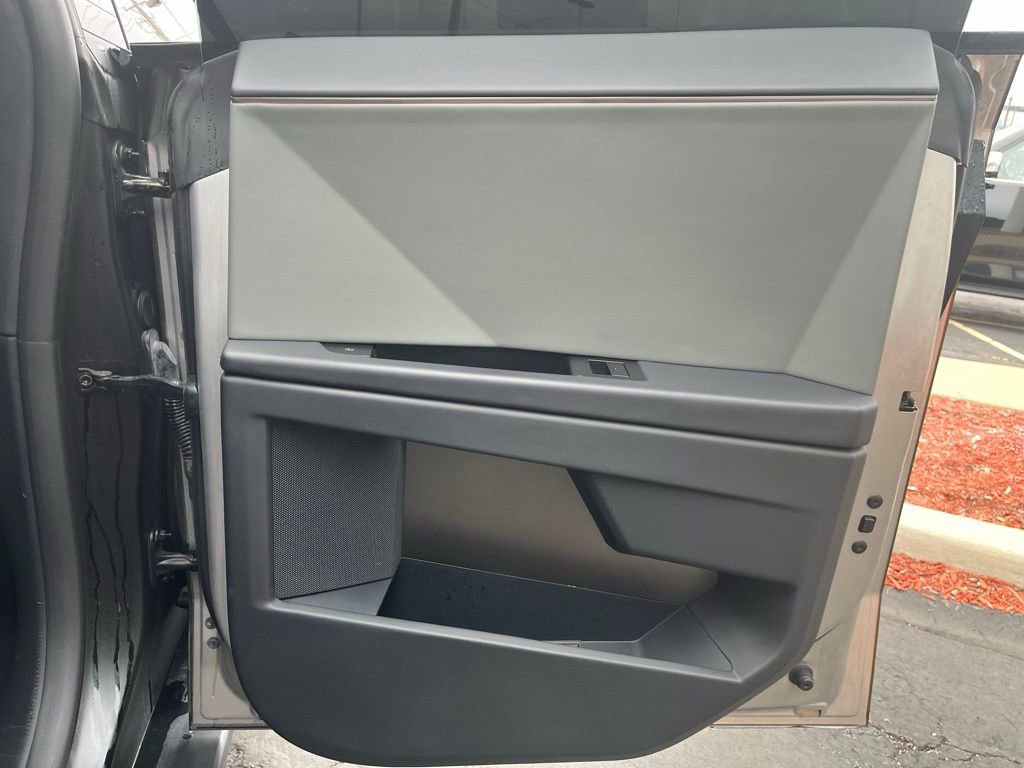 Used 2024 Tesla Cybertruck AWD Crew Cab image 28
