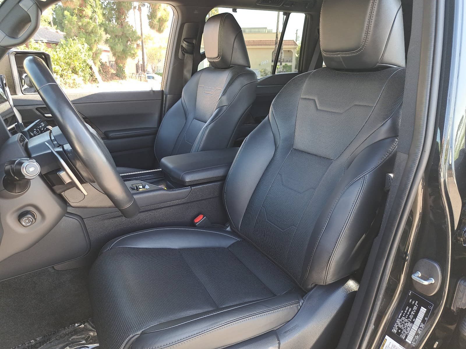 Used 2024 Lexus GX 550 w/ Accessory Package (31) AWD/4WD image 17