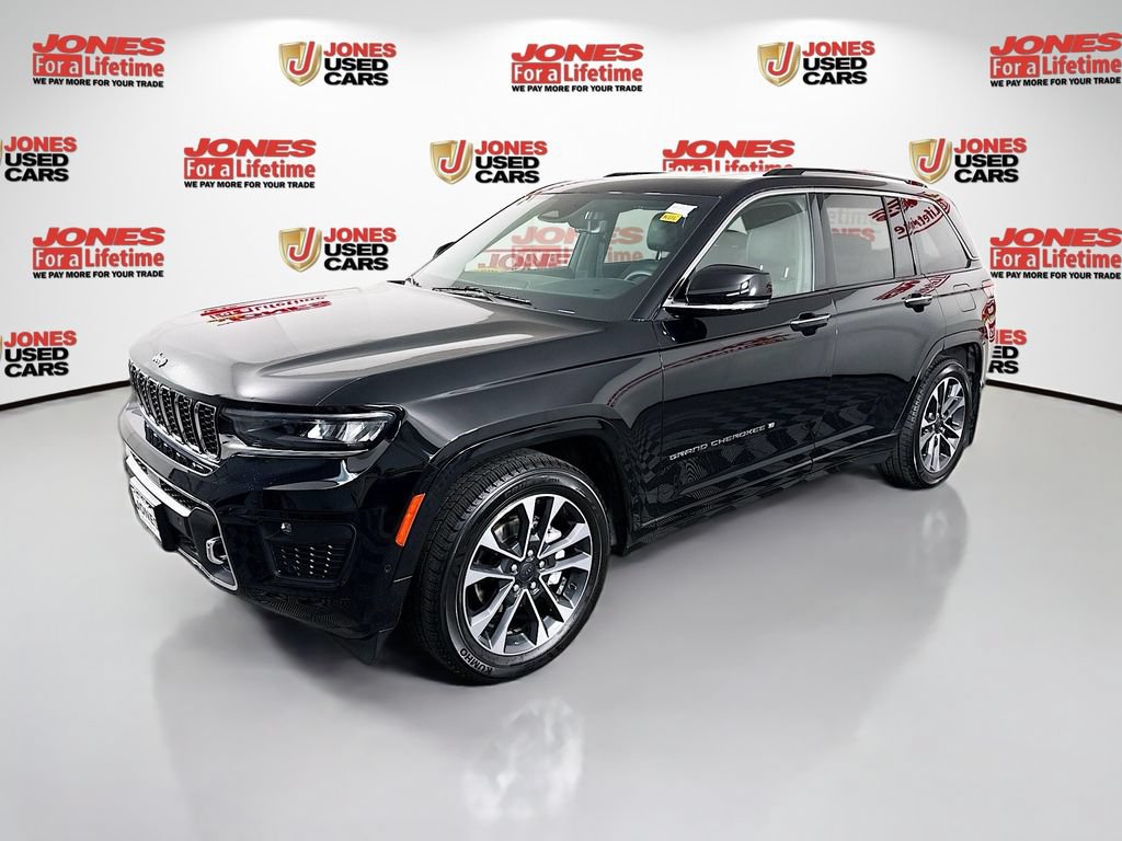 Used 2023 Jeep Grand Cherokee Overland w/ Luxury Tech Group IV AWD/4WD image 16